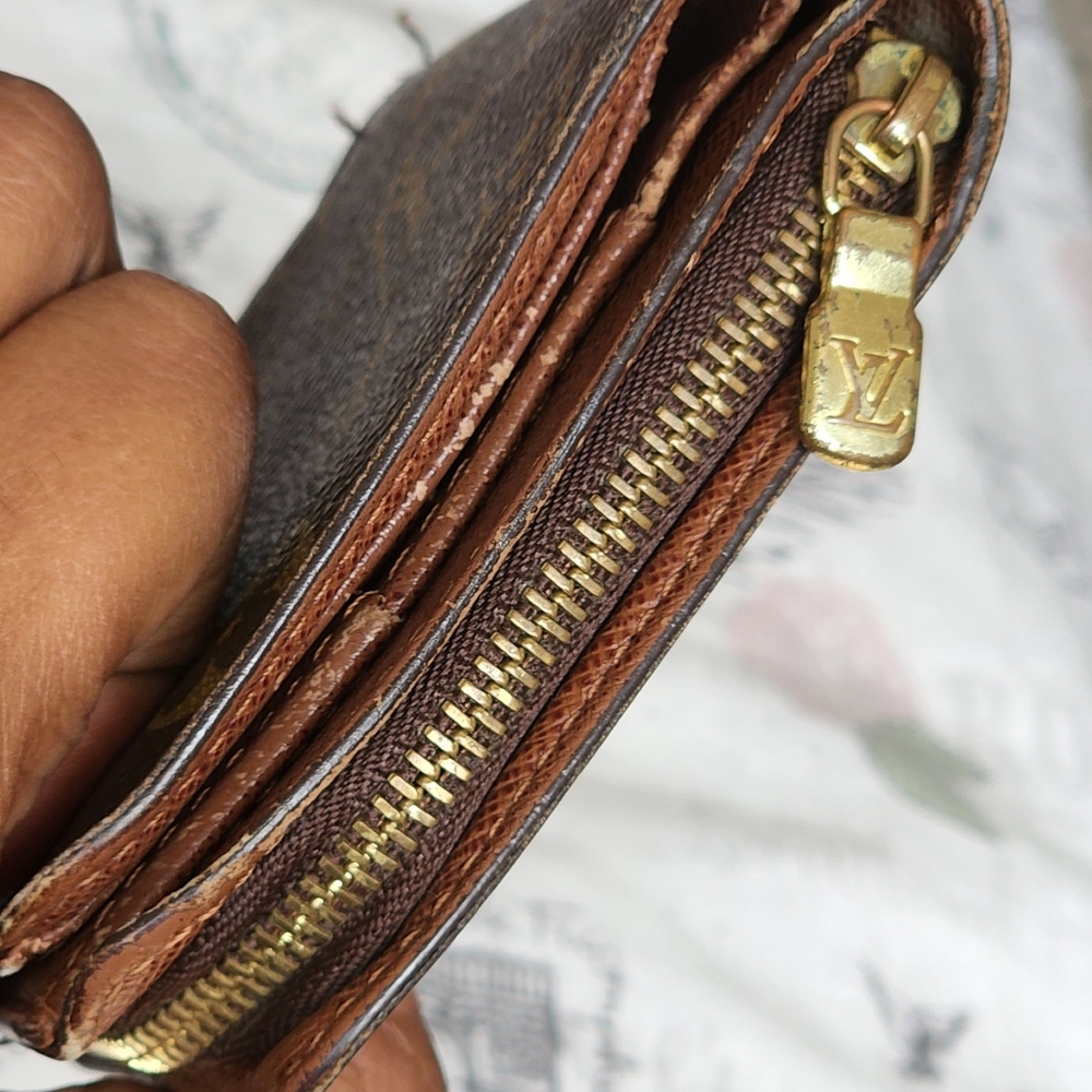 Louis Vuitton Monogram Canvas Compact Zippé Wallet - Picture 8 of 12